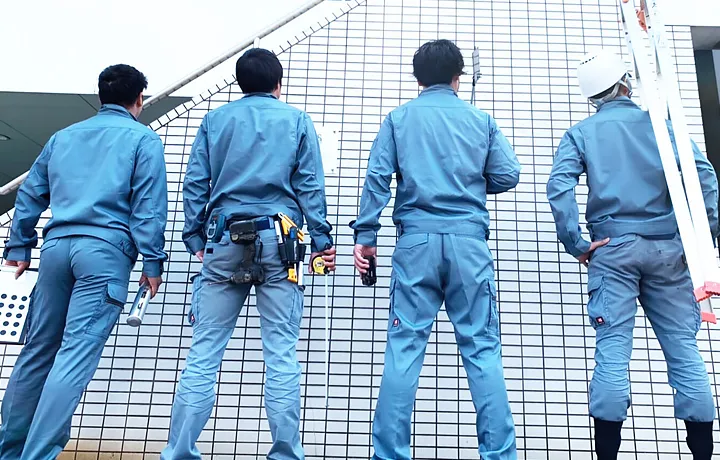 施工現場で作業を行う一心建設の工事スタッフ