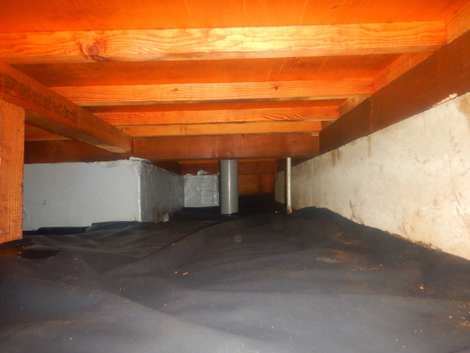 調湿材敷き込み施工