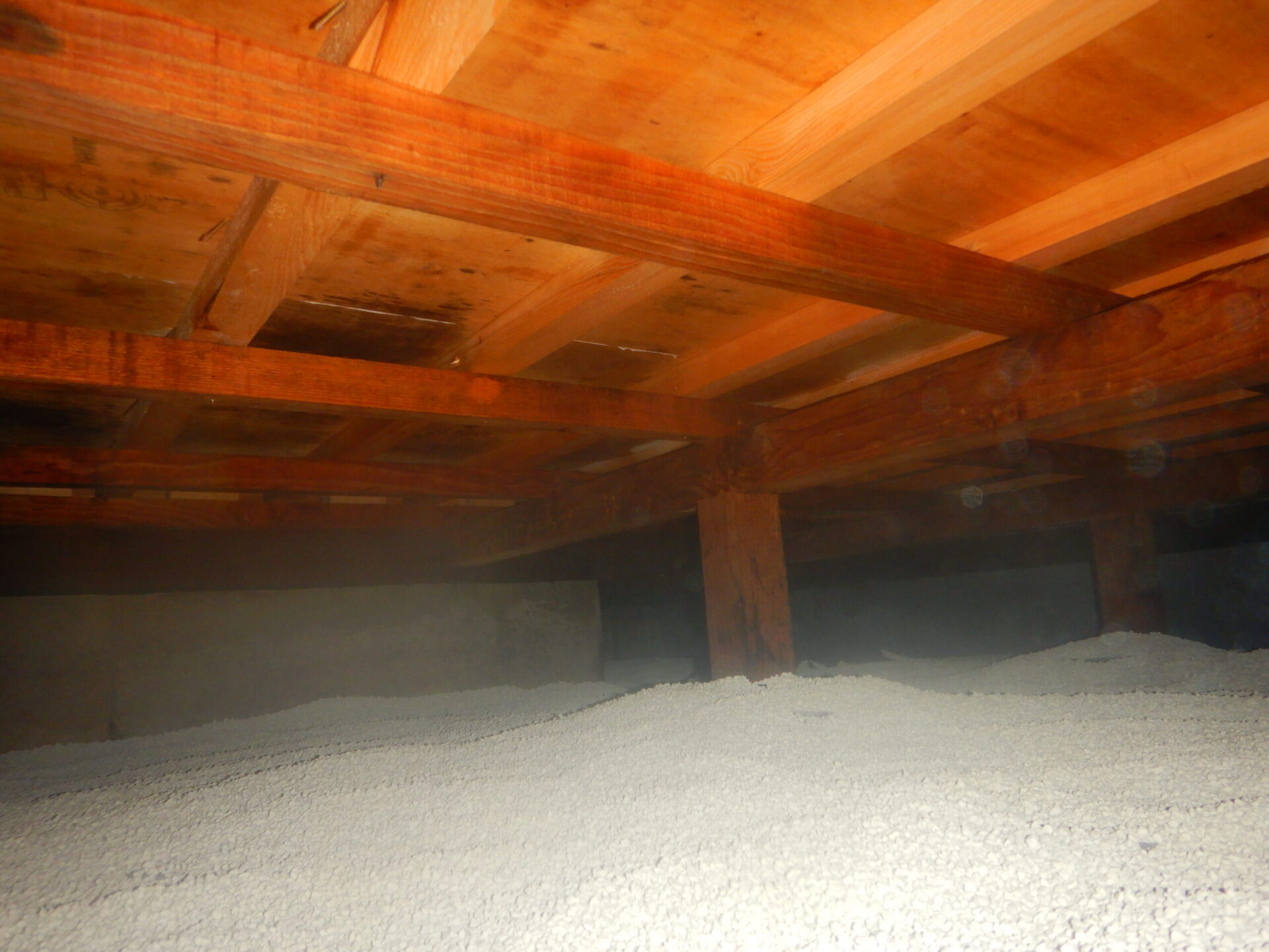 調湿材敷き込み施工