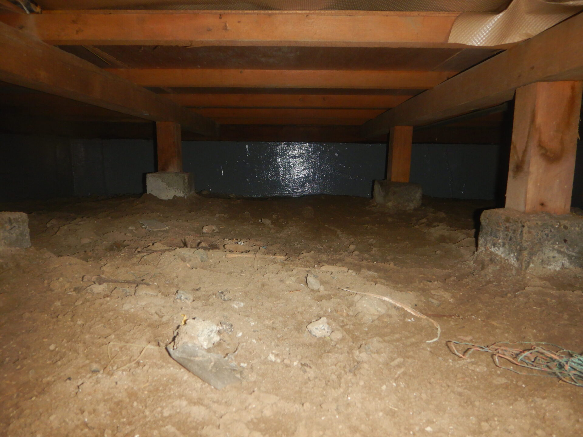 防湿シート敷き込み