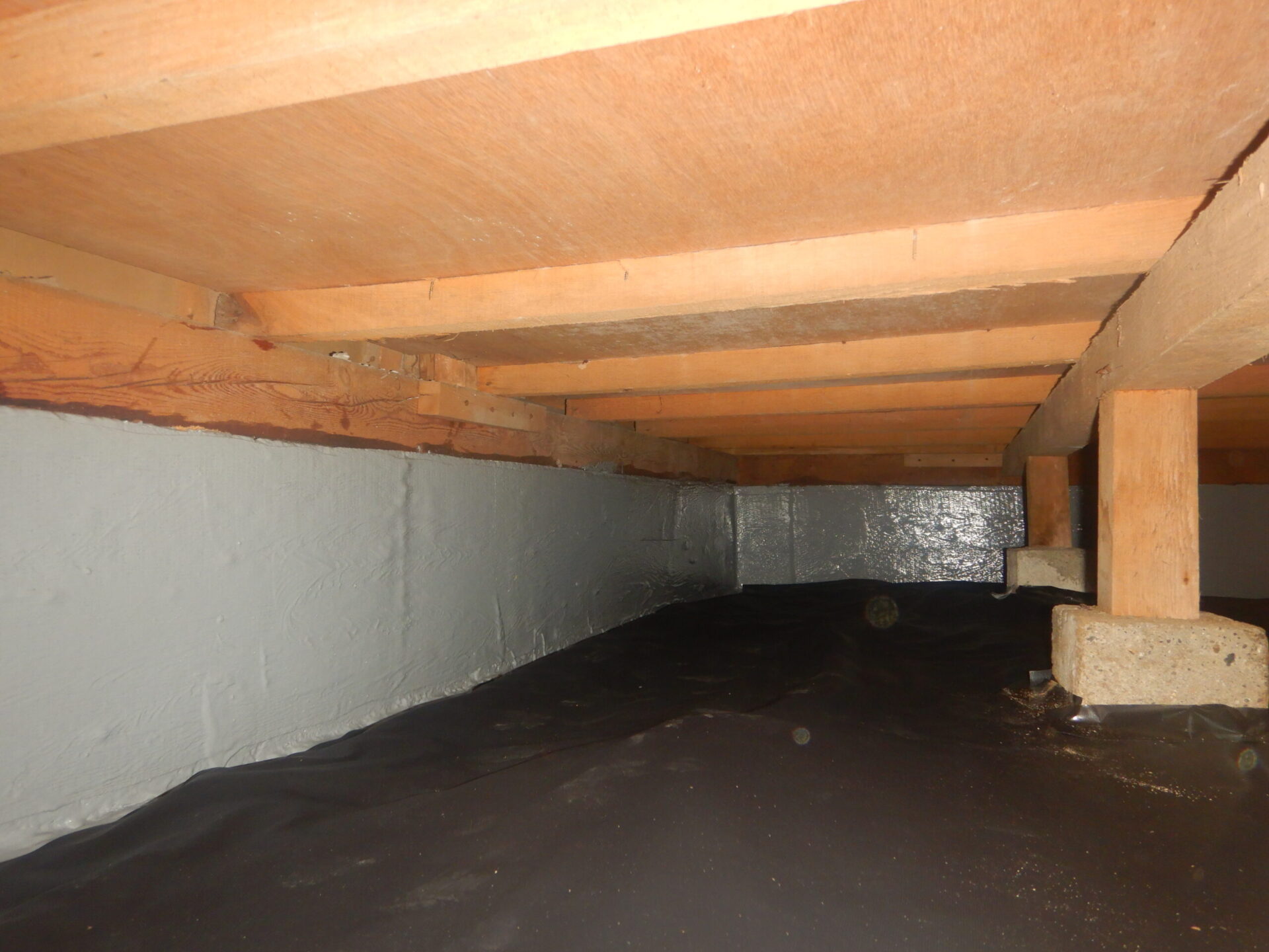 防湿シート敷き込み