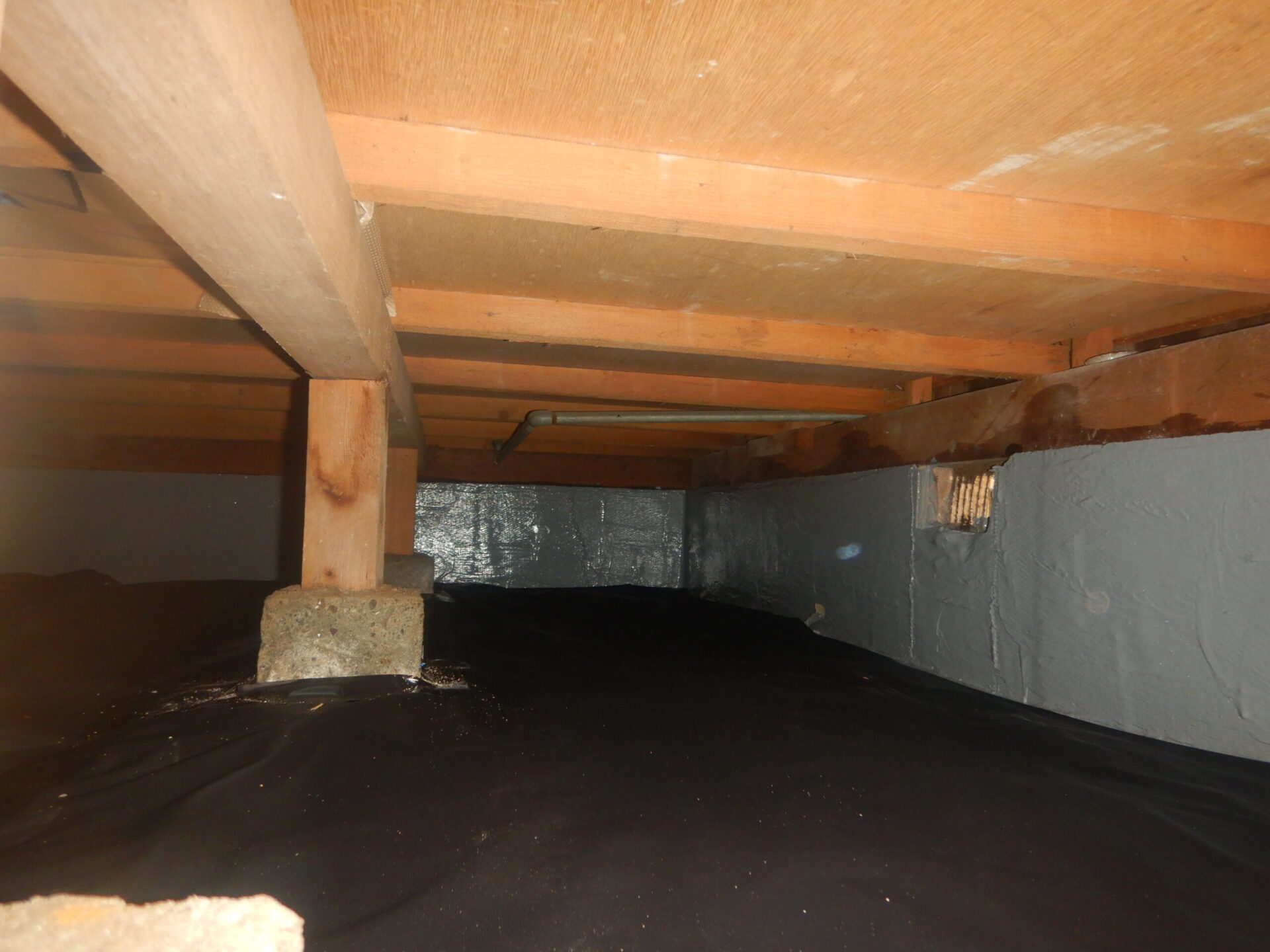 防湿シート敷き込み